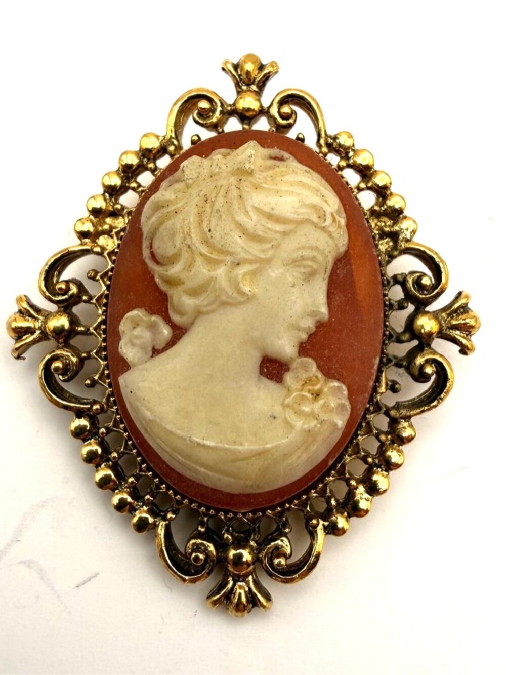 VTG Avon Cameo Locket Brooch Gold Tone Victorian Style Fashion Jewelry